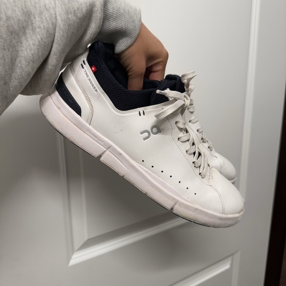 On Men's THE ROGER Advantage Shoes - Picture 1 of 5